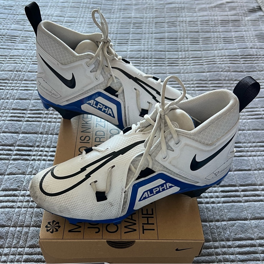 Nike Men's Alpha Menace Pro 3 Mid Football Cleats, Size 11